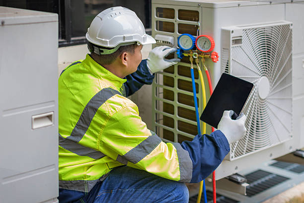 Professional Hvac technician working in Floresville, TX